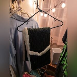 Scarf with pockets - Cozy Cable Knit scarf  with Sherpa Lining